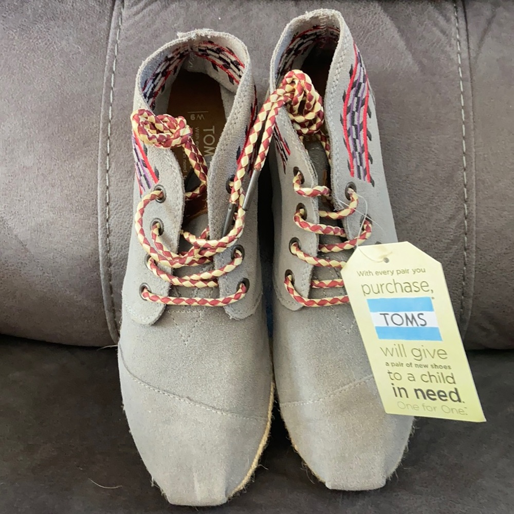 Toms women size 9 booties